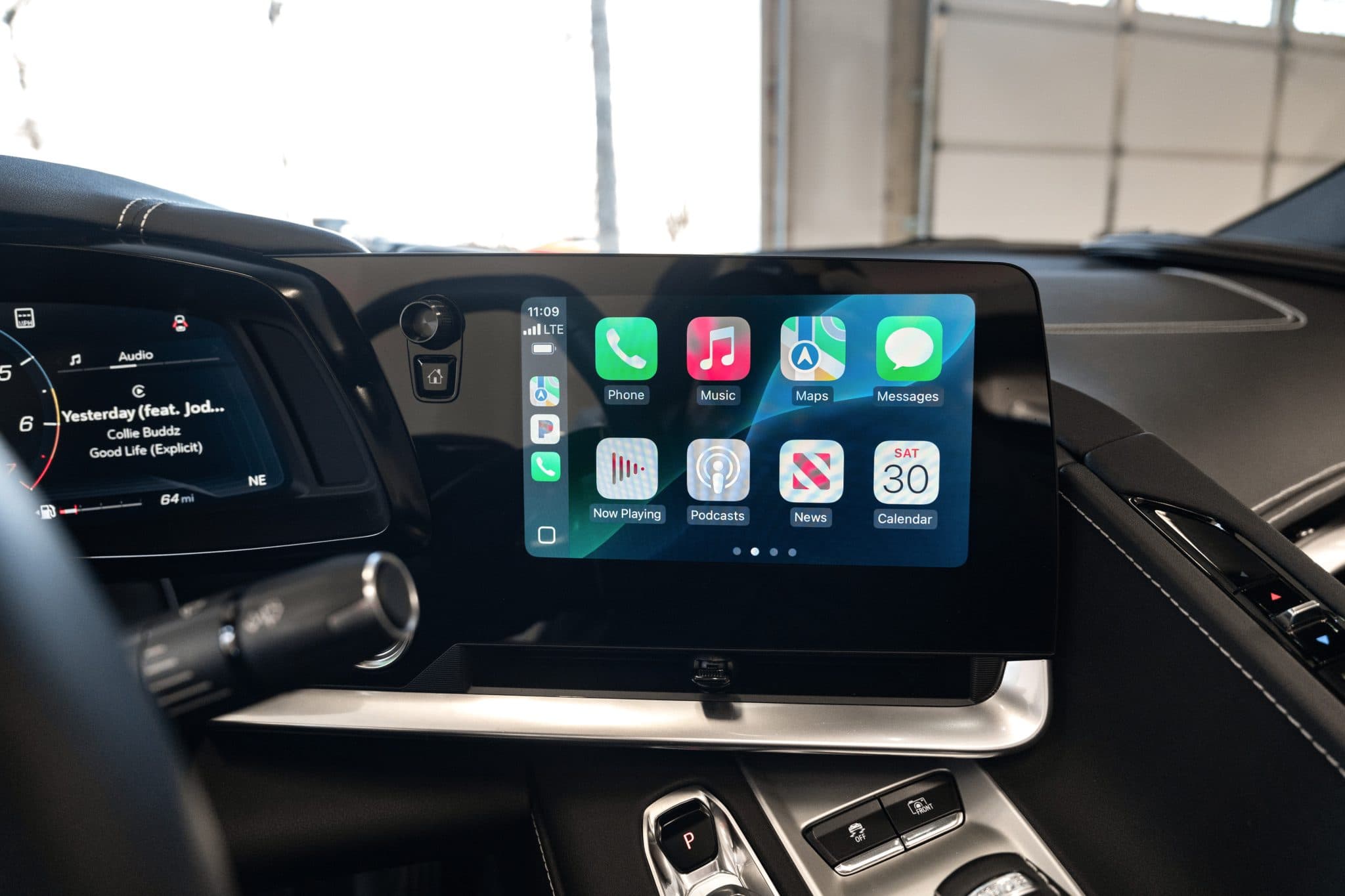 Infotainment screen and digital instrument cluster in a performance vehicle